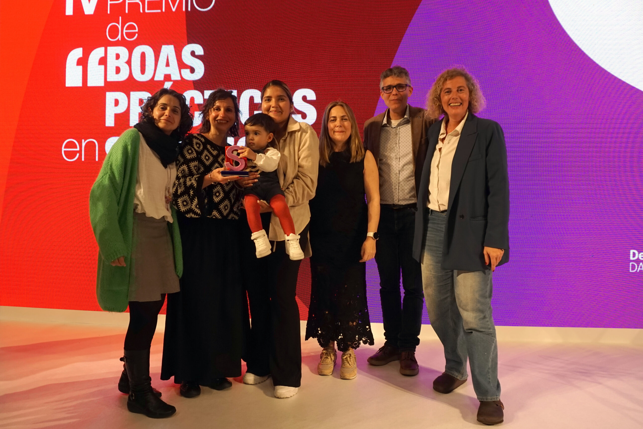 Meniños recibe o premio "Boas prácticas" da Deputación da Coruña na categoría de infancia e familia